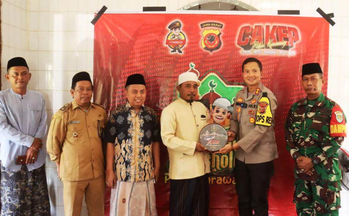 Polres Karawang Cakepin Mushola di Kecamatan Lemahabang
