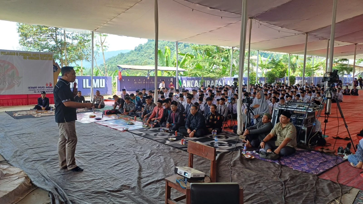 Ratusan Santri Pondok Pesantren Al-Jumhuriyah Ciater Ikuti Seminar Anti Narkoba