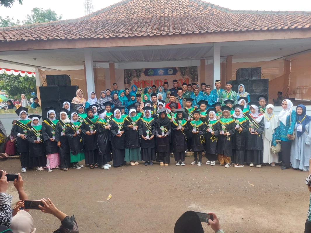 350 Santri FKDT Diwisuda di Kecamatan Pagaden
