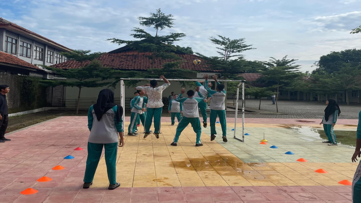 Sekolah Menengah Kejuruan (SMK) Kutawaringin Subang kembali menunjukkan program komitmennya dalam mencetak generasi muda yang unggul, tidak hanya di bidang akademik tetapi juga dalam pengembangan keterampilan fisik dan kedisiplinan.