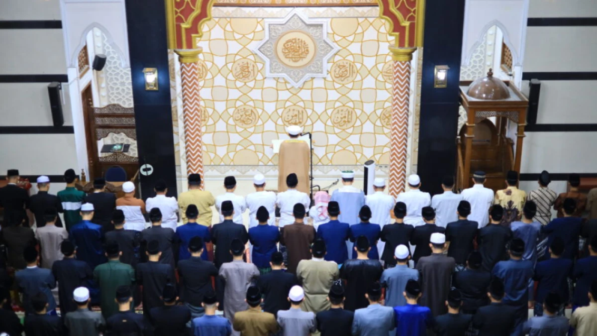 Tata Cara dan Bacaan Niat Salat Tarawih Secara Sendiri dan Berjamaah