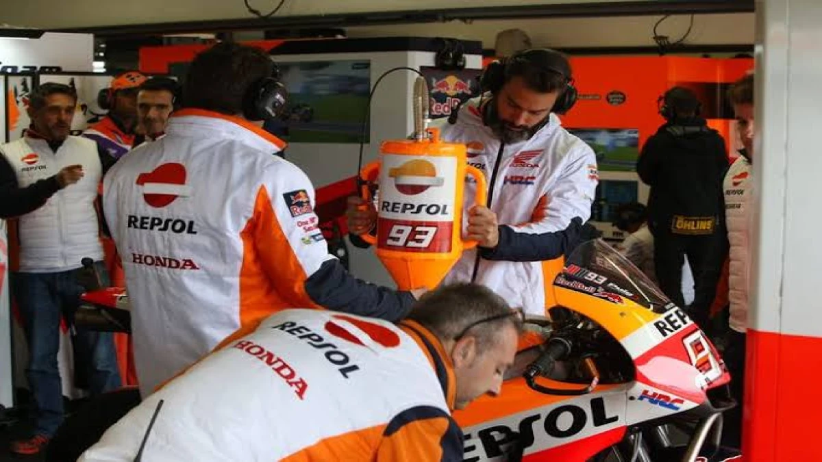 MotoGP Pakai Bensin Apa? Ini Dia Jenis Bahan Bakar Super yang Dipakai Motor Balap Dunia!