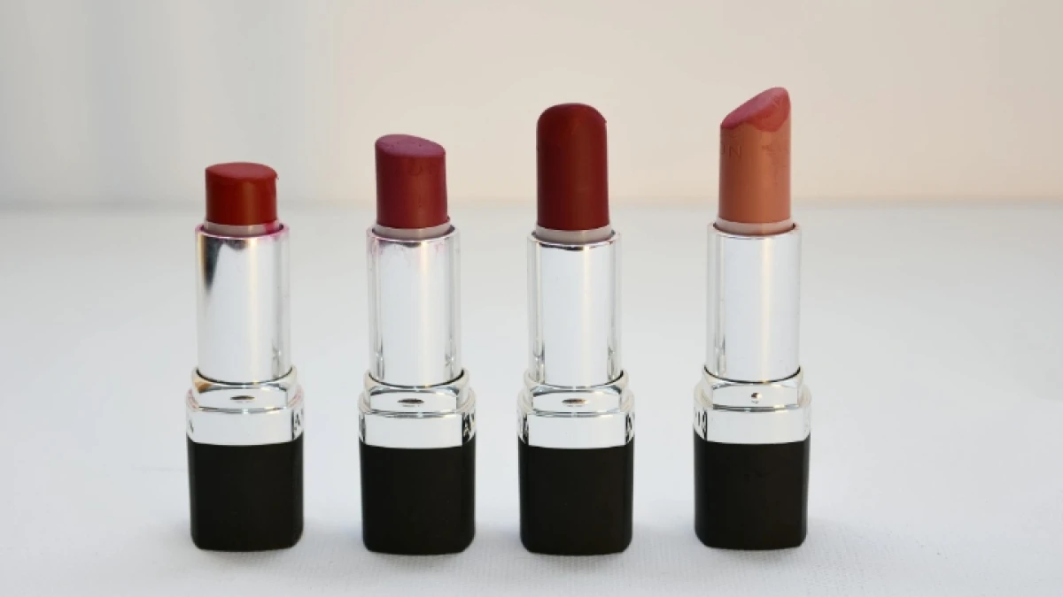 5 Warna Lipstik Terbaik untuk Kulit Sawo Matang agar Tampil Semakin Menawan