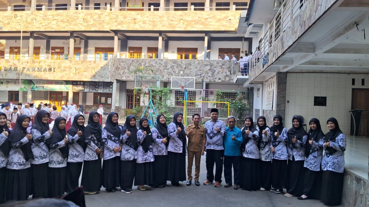 Bupati Purwakarta Saepul Bahri Binzein