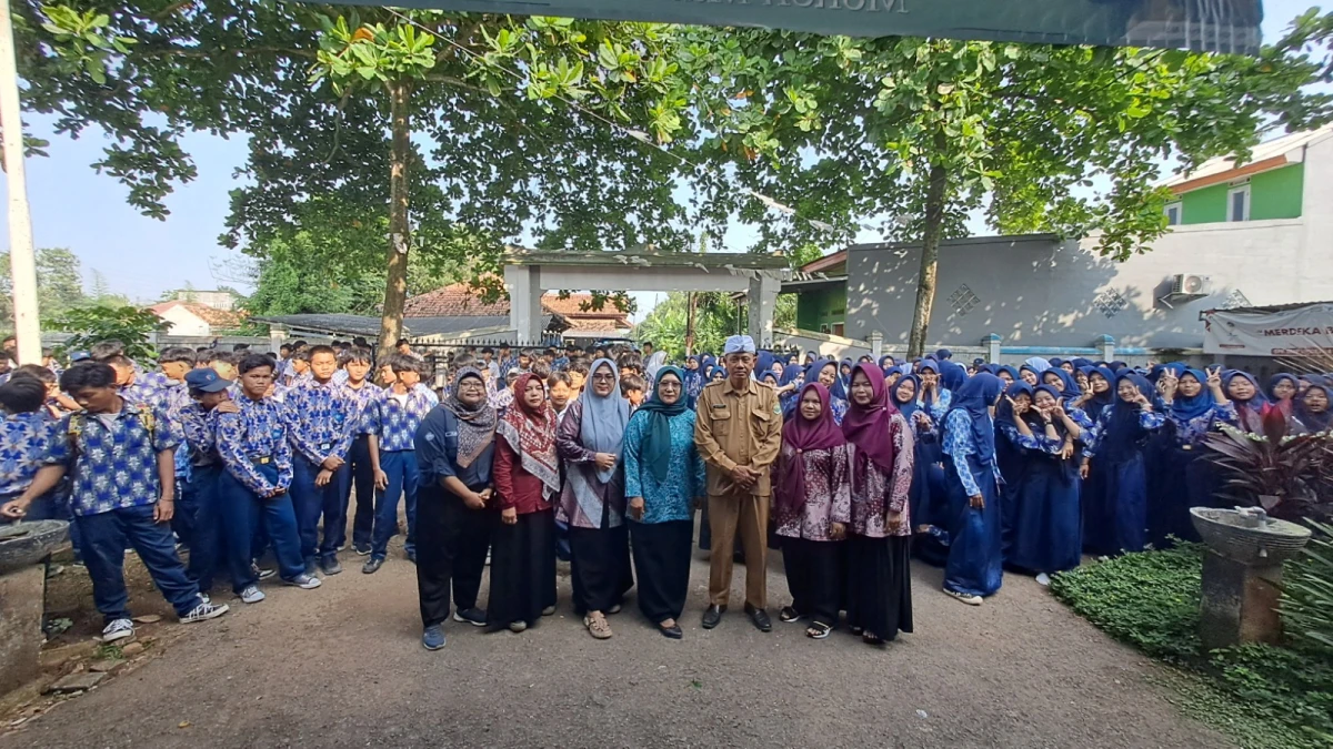 Patriot Desa Tanjungrasa Edukasi Siswa SMPN 4 Patokbeusi melalui Posyandu Remaja