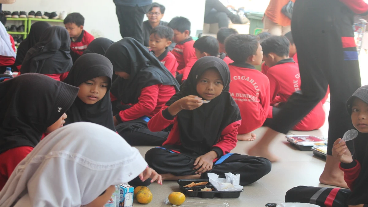 Perumda TRS Sukseskan Gerakan Literasi dan Program Makan Bergizi di Subang