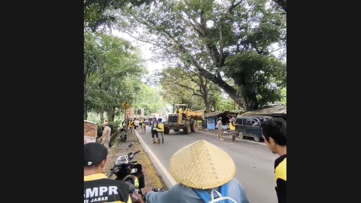Penertiban Jongko di Jalancagak Dimulai, Gubernur Jabar dan Bupati Subang Janji Beri Kompensasi dan Lakukan Penataan Kolaboratif