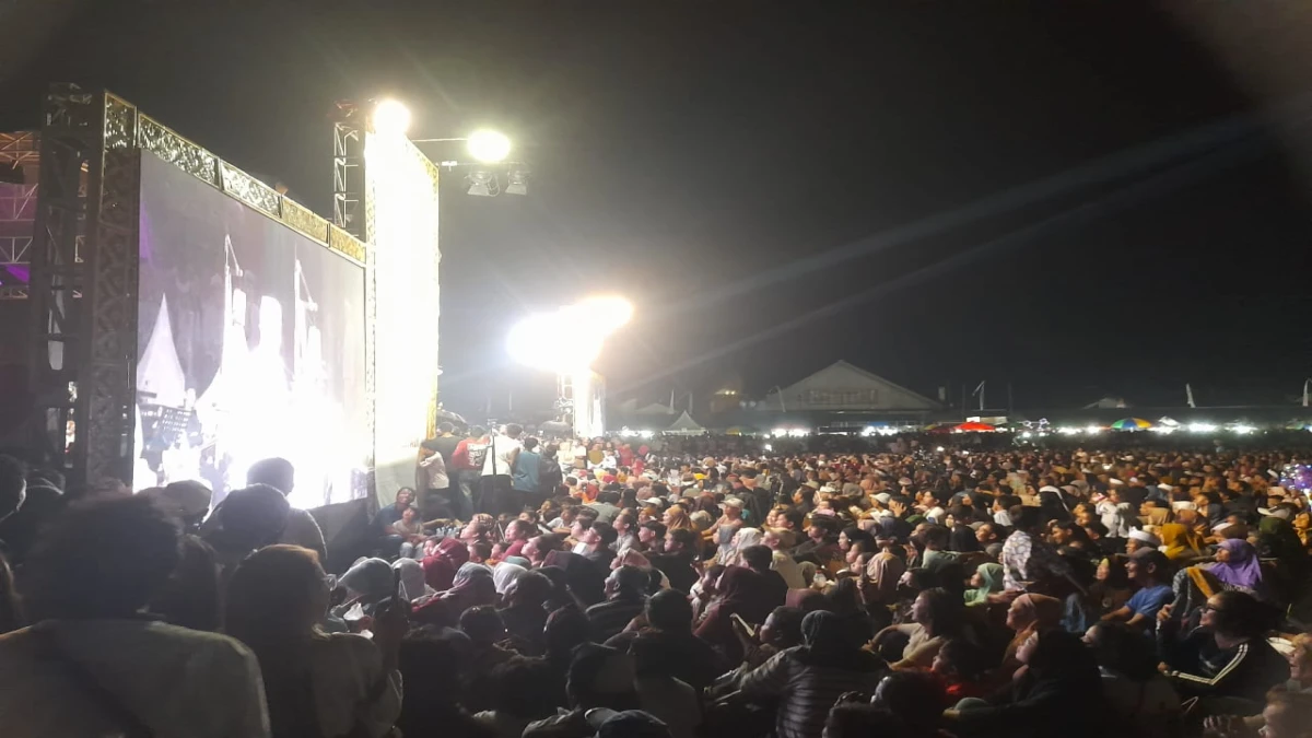 Ribuan Warga Padati Lapangan Bola Desa Sukamandijaya, Sambut Gubernur Jabar KDM di Nganjang ka Warga