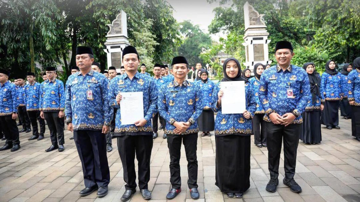 Serahkan SK Pengangkatan CPNS, Om Zein: Harus Profesional Ngurus Lembur, Nata Kota, Purwakarta Istimewa