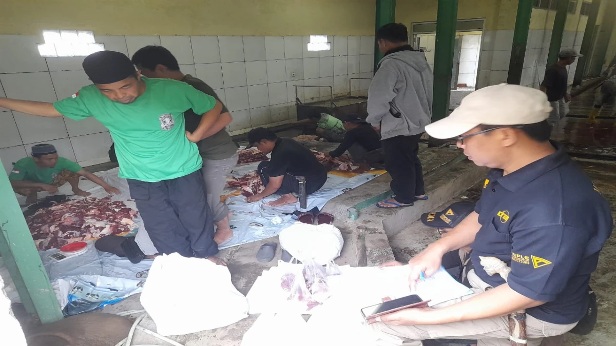 Dapat 1 Ekor Sapi dari Pemda, DKM Masjid Al Musabaqoh Subang Bagikan Daging Qurban