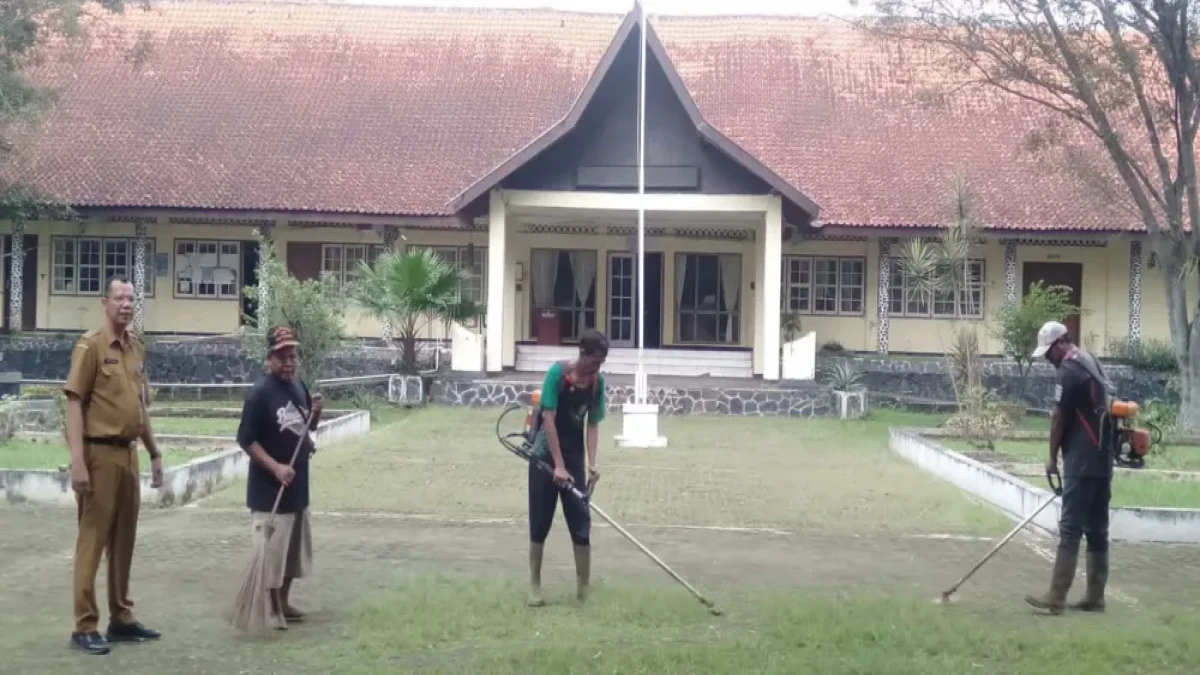 Dukung Program "Subang Ngabret", Dinas PUPR Gelar Aksi Bersih-Bersih Kantor