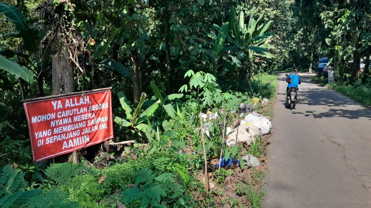 Buang Sampah Sembarangan di Desa Benteng Purwakarta Dapat Ancaman 'Cabut Nyawa'