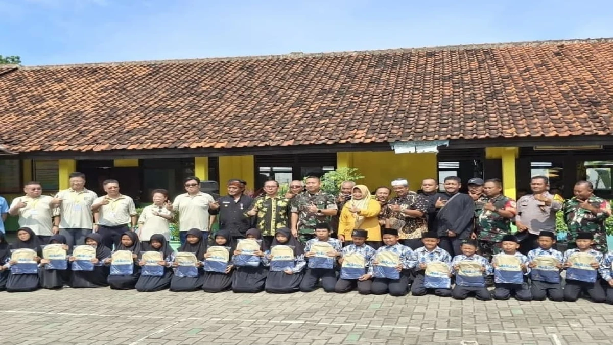 Pemda Subang Apresiasi PT Meiloon Technology Indonesia, Bagikan CSR ke 5 SD