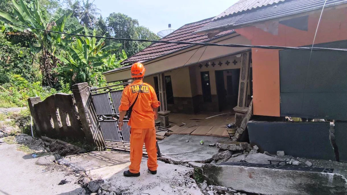 Presiden Perintahkan Percepat Penanganan Pergerakan Tanah di Desa Pasirmunjul Sukatani Purwakarta
