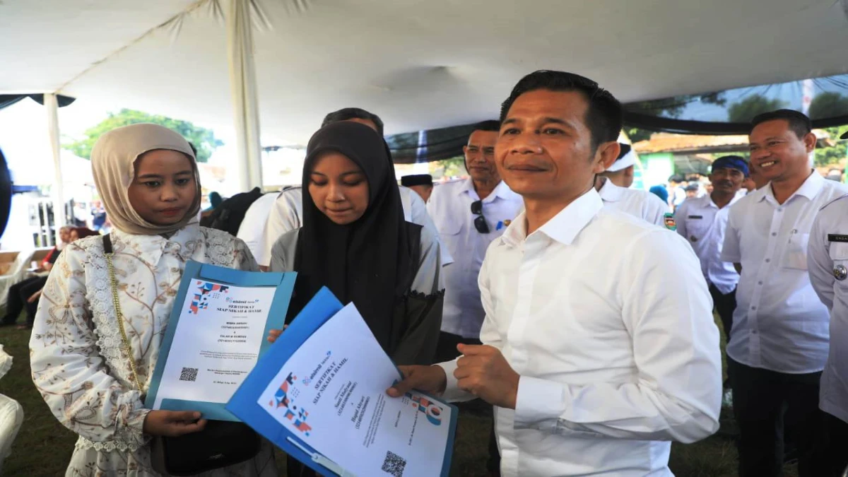 Gelar Pelayanan Publik di Desa Cisalada, Bupati Om Zein Genjot Kinerja OPD