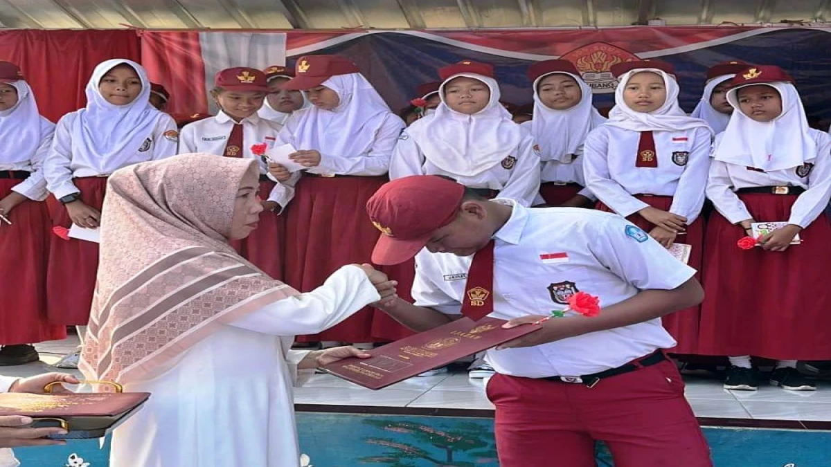 Bertema Gupay Katresna, SDN Sompi Sukses Gelar Pembagian Rapor dan Pelepasan Siswa