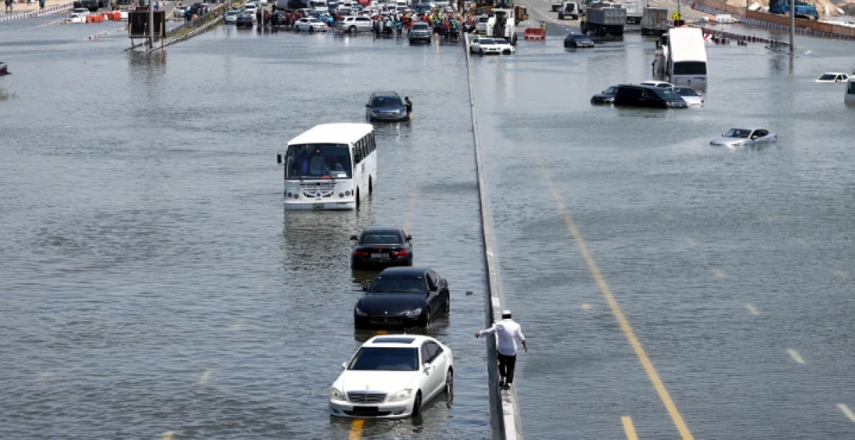 Sejarah Banjir Dubai ini bikin Dunia Terkejut, Kawan Permukiman dan Jalanan Utama Lumpuh Dilahap Genangan Air