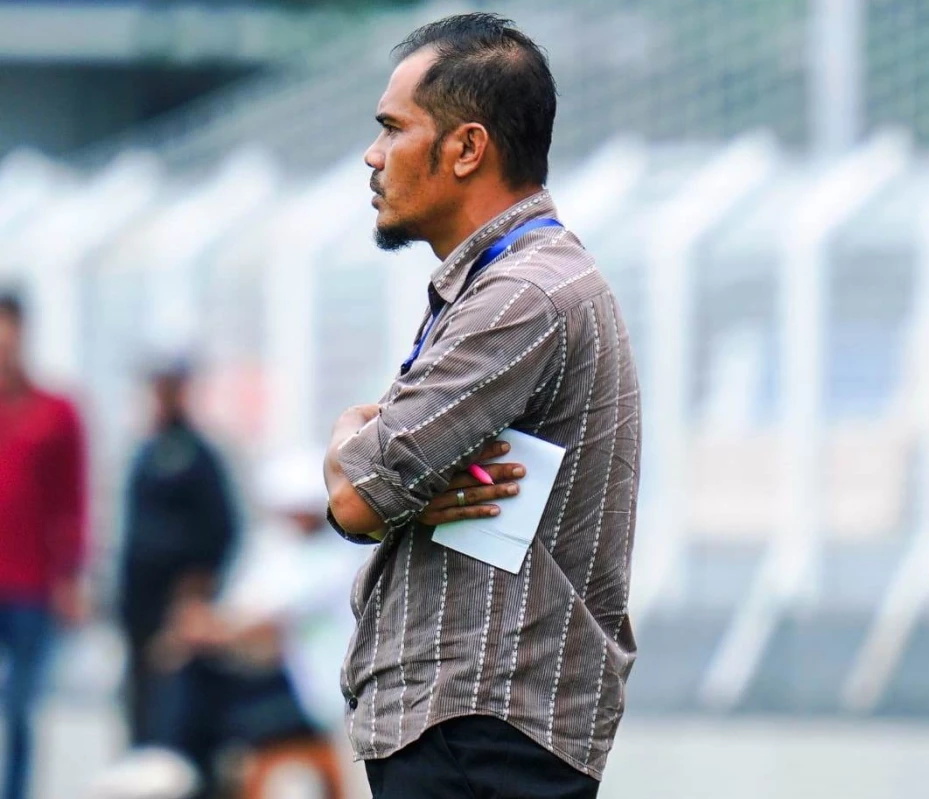 Dibalik Kemeja Cokelat Pelatih Persikas Subang Din Gultom