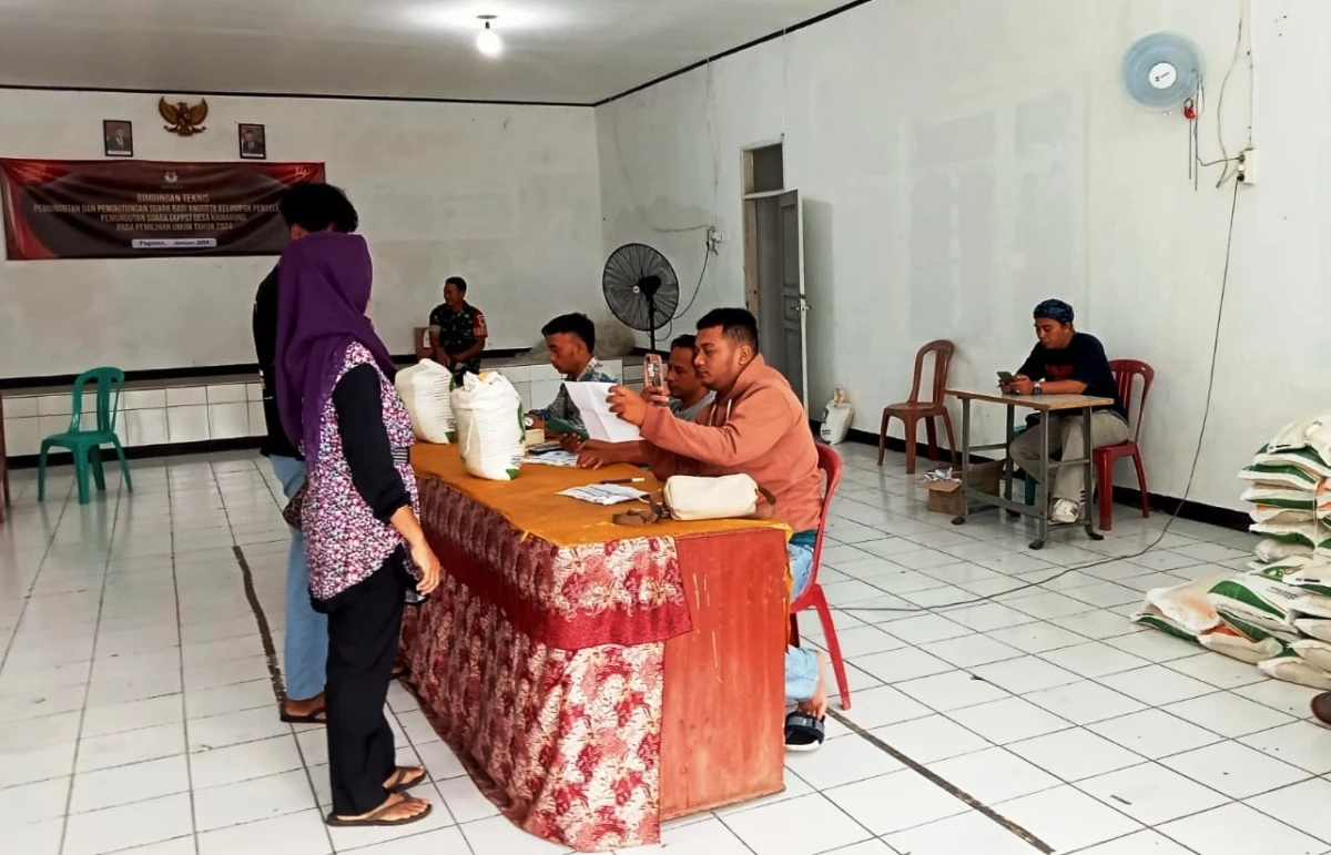 Pemerintah Salurkan Bantuan Beras, Warga Subang Sumringah, Ada Bekal Selama Ramadan