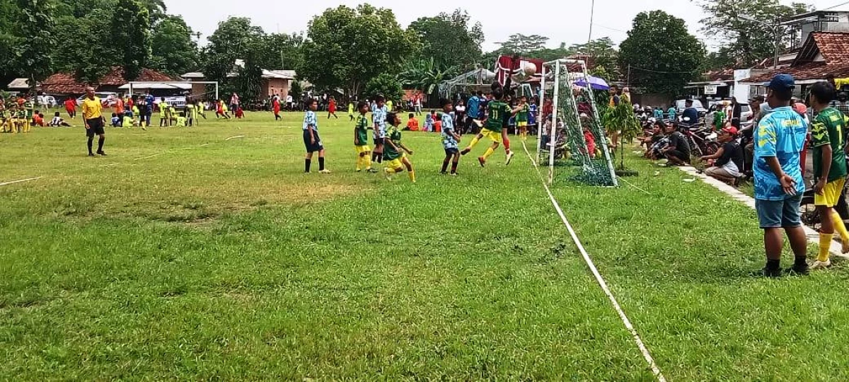 Komunitas Sepak Bola Tangguh