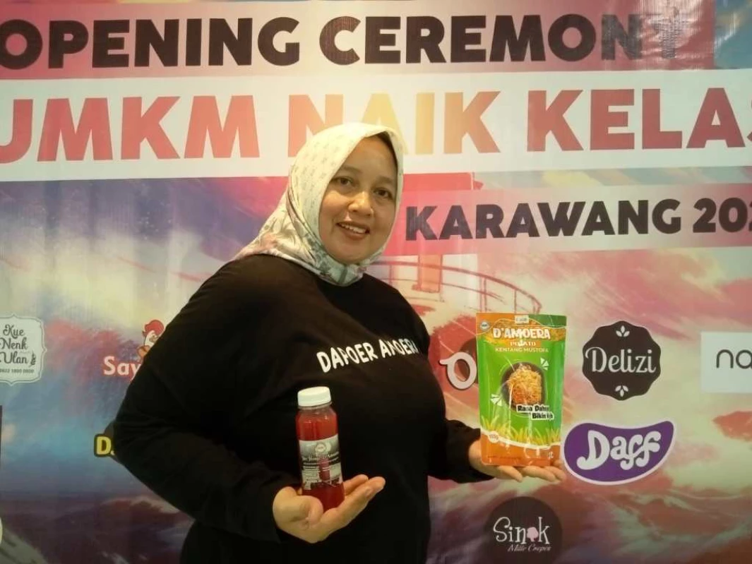 Warga Karawang Sukses Jual Jus Buah Honje