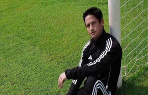 Masih Ingat Irfan Bachdim? Begini Kabar Terbarunya yang Bikin Nostalgia!