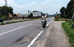 Jalan Rusak di Subang