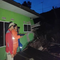 longsor di desa sukamelang