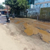 jalan berlubang