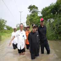 Bupati Subang, Reynaldy Putra Andita, meninjau langsung kawasan terisolir di Dusun Galian, RT 23-24 RW 10, Desa Patimban, Kecamatan Pusakanagara, pada Rabu (19/3/2025).