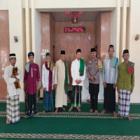 Masjid Jami Darusalam, Desa Bunihayu, Kecamatan Jalancagak, Kabupaten Subang, menjadi saksi kebersamaan dan kehangatan dalam acara Safari Ramadhan 1446 H yang digelar oleh Polsek Jalancagak pada Kamis (20/3/2025).