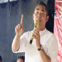 Ketua Fraksi PDI Perjuangan H. Adik