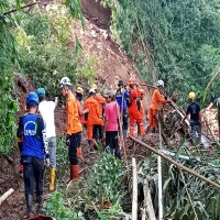 korban longsor di Desa Dayeuhkolot