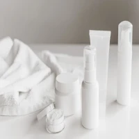 Produk Skincare Wajib Dibawa saat Traveling agar Kulit Tetap Sehat dan Segar