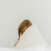 Perbedaan Introvert dan Pemalu: Dua Konsep yang sering Dianggap Sama