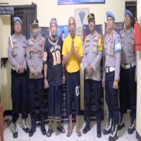Polisi Hina Seniman