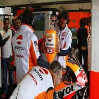 MotoGP Pakai Bensin Apa? Ini Dia Jenis Bahan Bakar Super yang Dipakai Motor Balap Dunia!