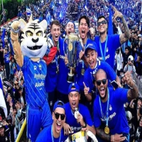 Persib Bandung merupakan tim sepak bola kebanggaan masyarakat Jawa Barat.