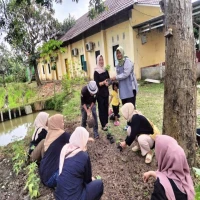 Ciptakan Ketahanan Pangan, Patriot Desa Rancajaya Manfaatkan Pekarangan Lingkungan untuk Tanam Bibit
