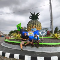 Bobotoh Subang Selatan Saat berada di Tugu Nanas Jalancagak