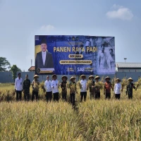 Lembaga Pemasyarakatan (Lapas) Kelas IIA Subang menggelar kegiatan Panen Raya Ketahanan Pangan dan Bakti Sosial bagi Keluarga Warga Binaan, pada Sabtu (31/5/2025).