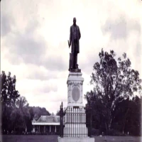Patung Peter William Hofland