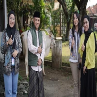 Siloam Hospitals Purwakarta kembali menyerahkan hewan kurban berupa satu ekor sapi untuk warga sekitar area rumah sakit yang berlokasi di Desa Cibening, Kecamatan Bungursari, Kabupaten Purwakarta, Kamis (5/6).