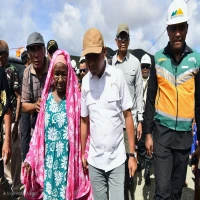 Menteri ESDM Bahlil Lahadalia melakukan kunjungan langsung ke Pulau Gag pada Sabtu (7/6/2025) untuk meninjau kegiatan PT Gag Nikel dan mendengarkan langsung aspirasi masyarakat setempat.