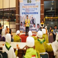 Wakil Bupati Subang, H. Agus Masykur Rosyadi, S.Si., M.M menghadiri kegiatan penerimaan kedatangan 443 jamaah haji Kloter 8 KJT asal Kabupaten Subang.