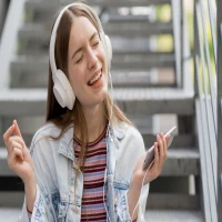 Dampak Penggunaan Headset Terlalu Lama, Ini Bahayanya