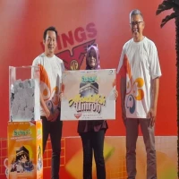 Samah warga Cinangsih senang bisa mendapatkan hadiah umroh dari Amanda Supermarket. Pengundian berlangsung di Amanda Supermarket pada Selasa (24/6/2025) di Jalan Kapten Hanafiah Subang (Depan Gate 2 PT TKG Taekwang Indonesia).