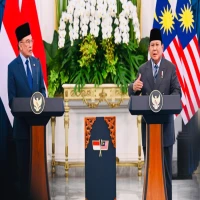 Presiden Republik Indonesia, Prabowo Subianto dan Perdana Menteri Malaysia, Anwar Ibrahim menyampaikan pernyataan pers bersama di Istana Merdeka, Jakarta, Jumat (27/6/2025) (BPMI Setpres/Laily Rachev)